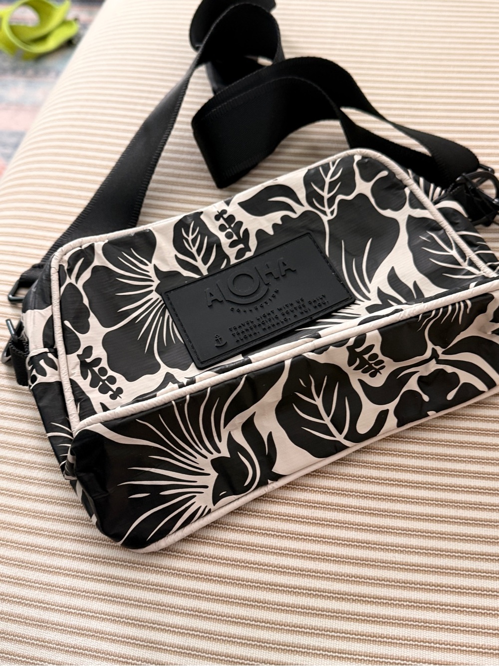 NWOT ALOHA Collection Lucky 11 Le Tour Crossbody - Heipua - Picture 3 of 5